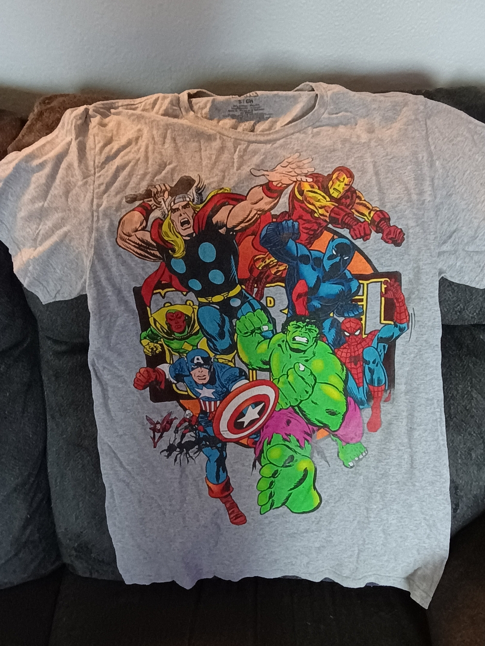 Marvel Comics Avengers T Shirt Small Hulk Spider-Man Iron Man Thor Captain